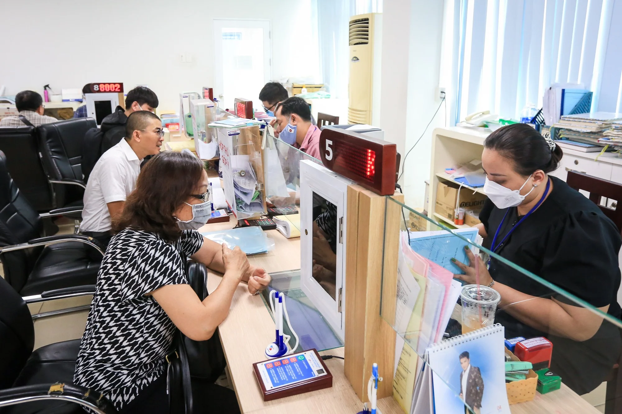 Hiện có hàng ngàn lãnh đạo tỉnh và huyện,